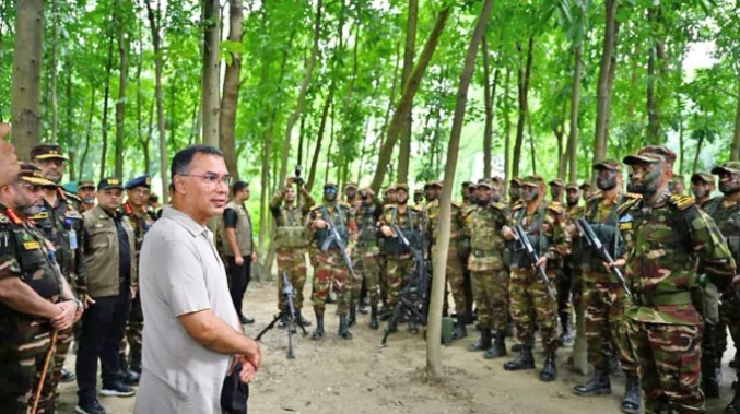 সেনাবাহিনীর গ্রীষ্মকালীন মহড়া আকস্মিক পরিদর্শনে প্রধানমন্ত্রী